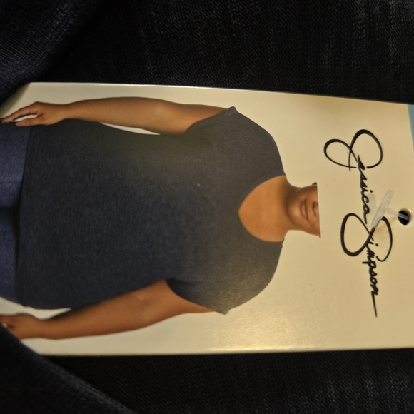 5 Items. Women's 3XL - Picture 5 of 10